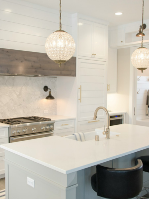 A beautiful modern kitchen.